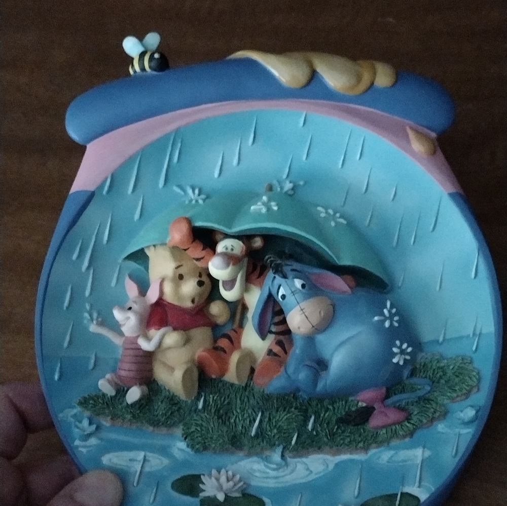 The Bradford Exchange Winnie the Pooh & friends ceramic decorative plate - Picture 4 of 7